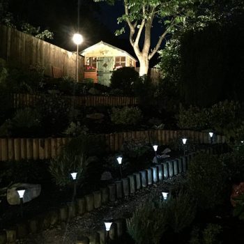 decoración de jardines por la noche