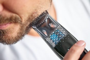 funcion aspirapelos en la recortadora de barba