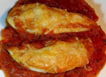 pollo horneado con pepperoni tomate y queso